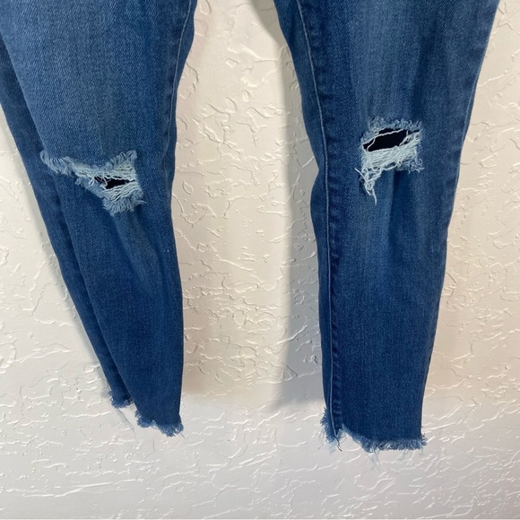 Just Black Mid Rise Skinny Jeans Distressed Knees and Raw Hem Size 27 - Picture 4 of 8